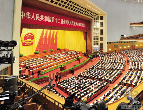 當(dāng)日上午，國務(wù)院總理李克強(qiáng)在會上做了2016年政府工作報(bào)告。